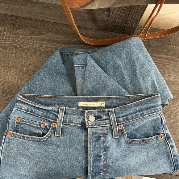 Women’s Levi Wedgie Straight Jeans - Picture 3 of 4